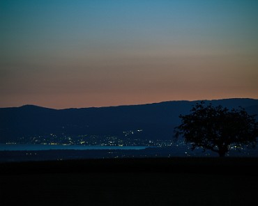 IMG_0271-ps-1-DeNoiseAI Neuenburgersee, Neuchâtel by Night und Baum beim Frieswilhubu